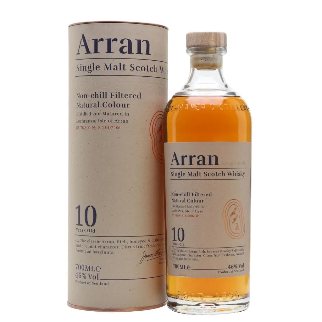 The Arran Malt 10 År 46% 70 cl – Isle of Arran single malt whisky

Alternative alt-tekster:

Arran 10 år Single Malt 46% vol. 70 cl – frugt & vanilje

Isle of Arran The Arran Malt 10 Years 46% – bourbon & sherry fade

The Arran Malt 10 Years Old 4