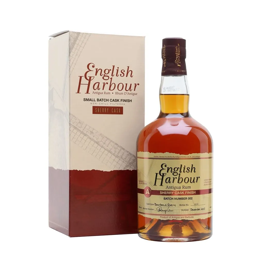 English Harbour 5 Y.O. Sherry Cask Finish – elegant romflaske med sherry-fadpræg

English Harbour Sherry Cask Finish 46% 70 cl – Antigansk rom med tørrede frugter og marcipan

English Harbour 5 års sherry-fadrom 46% – flaske med gylden ravfarve