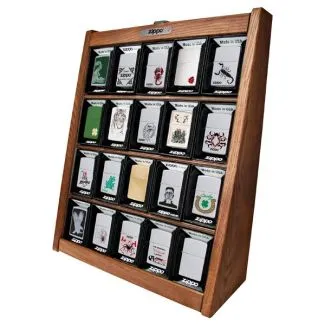 Zippo træ-display til 20 lightere med naturlig træfinish.