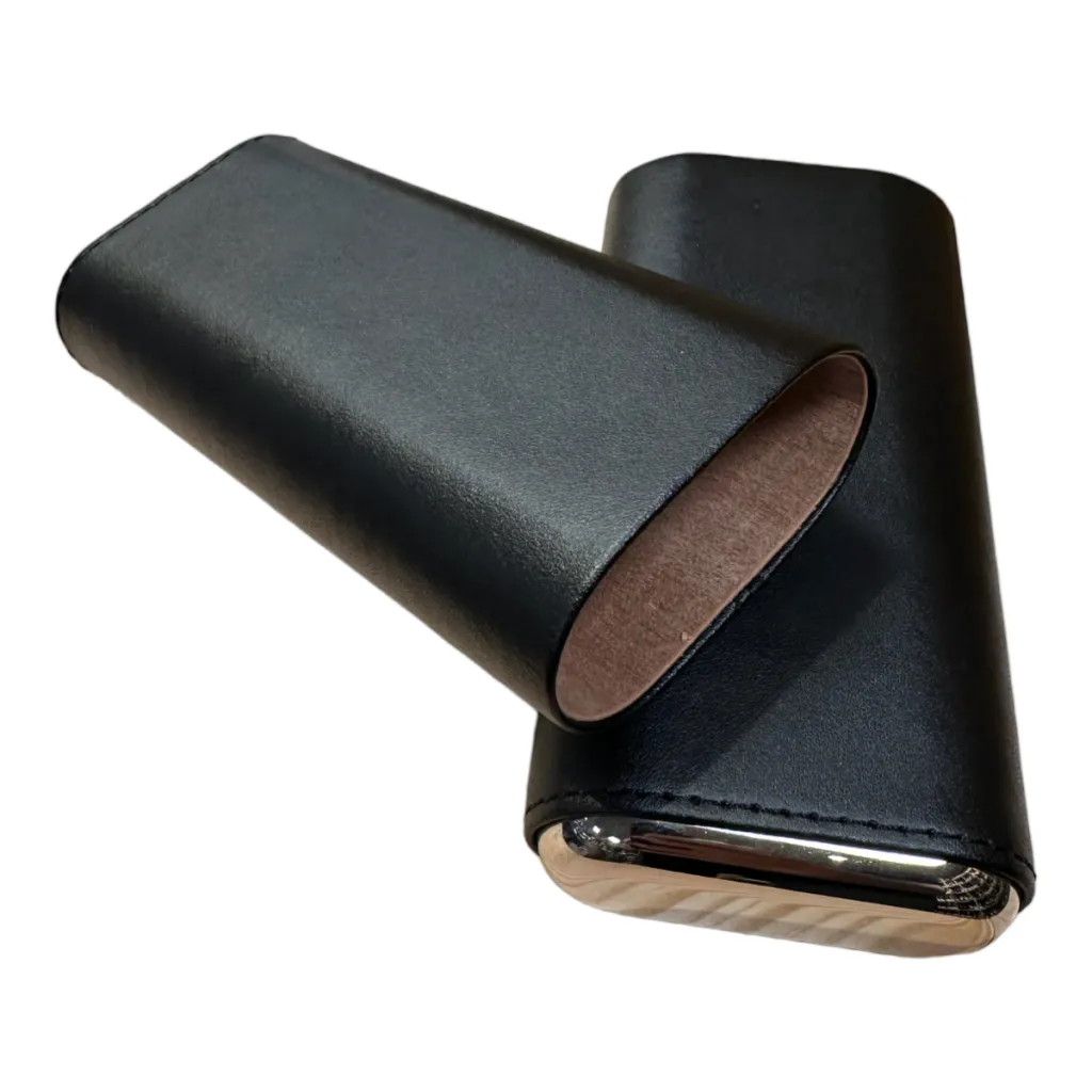 Læder/metal etui til 3 cigarer – ægte læder yderside, metal detaljer, kapacitet 3 cigarer, mål 176×76×35 mm