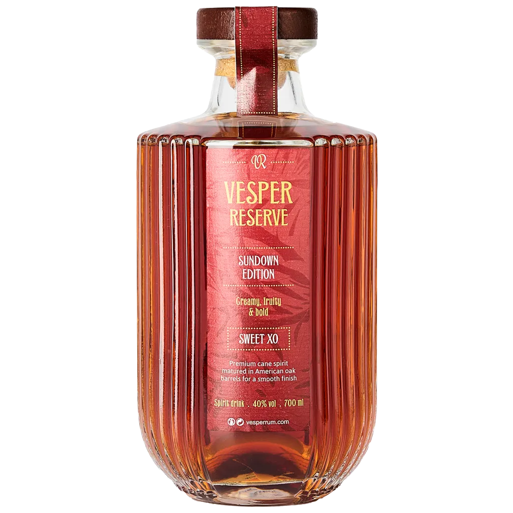 Vesper Reserve Sundown Sweet XO 70 cl – rom med karamel og chokoladearoma

Vesper Sundown Edition rom – flaske med gylden ravfarve og eksklusivt design

Vesper Reserve Sweet XO – blød, fadlagret rom med tropisk sødme