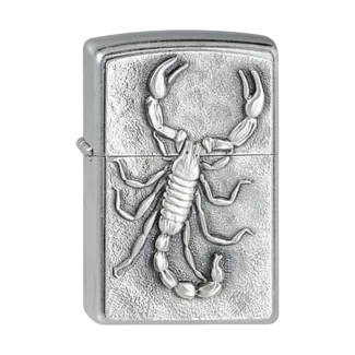 Zippo Street Chrome lighter med skorpion-emblem.